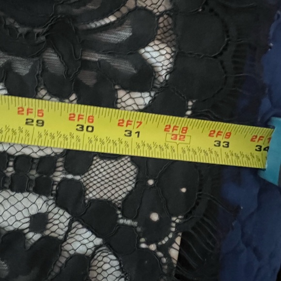 Elegant Black Lace Midi Dress - Picture 13 of 16